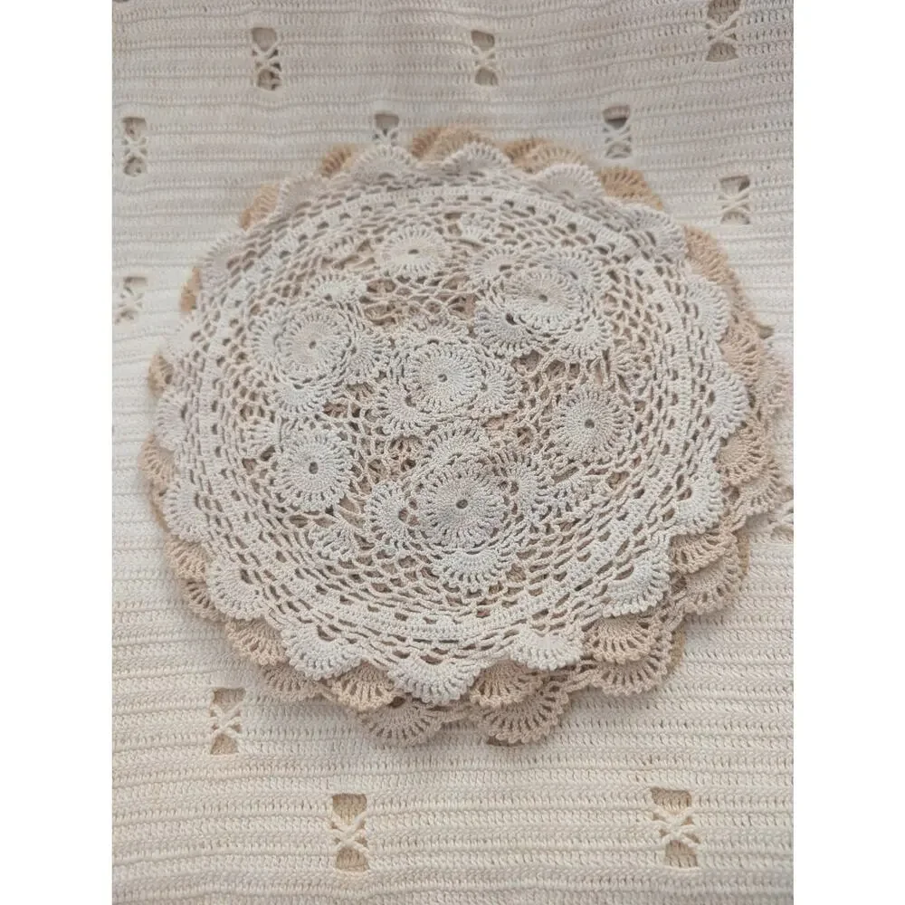 VINTAGE CREAM COTTON GEOMETRIC CROCHETED SMALL TABLECLOTH, W/ BONUS: 6 DOILIES!